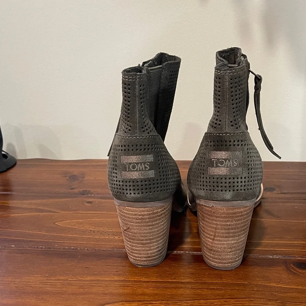 TOMS Women's Olive Green Perforated Heeled Boots - Picture 3 of 5